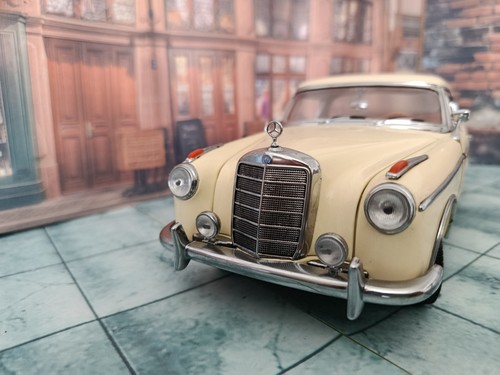 Modellauto mercedes benz - 1:18,