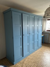 Massivholz-Kleiderschrank -