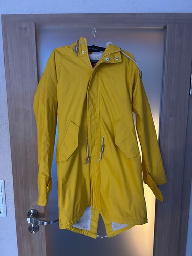 Gelbe gefütterte regenjacke - gelbe,