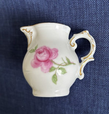 Fürstenberg Porzellan Sahnekännchen Dekor  Rote Rose, 5 cm hoch mit Abplatzer