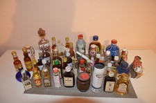 46 Miniaturflaschen- davon 5 Scotch-Whisky, 18 Himbeergeist, 16 Sanddorn, etc