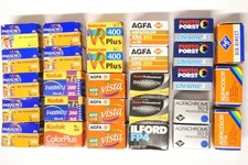 Posten mit 28 Kleinbild Filmen MHD abgelaufen bunt gemischt
