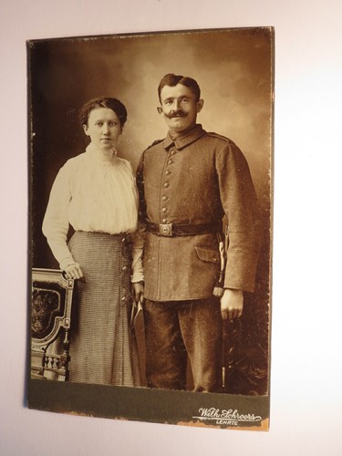 Stehendes paar frau soldat - -,