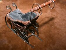 Antiker Puppenschlitten , Schlitten mit Korbgeflecht , Dekoration , Rarität