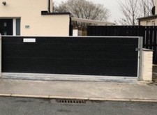 Moderne Metallantriebstore Schiebepaneele Holztore Schuppen Garten Eingang dick