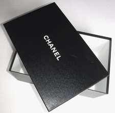 CHANEL - Karton Box mit Deckel