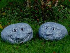 Steinfigur Steinkopf Steingesicht 2er Set Oma Opa anthrazit