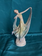 Elegante Porzellanfigur –