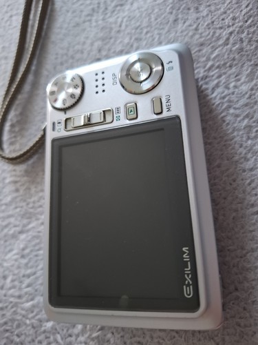 Casio 2 mega pixels - ex-v7,