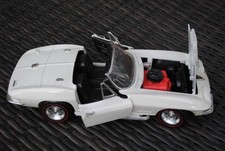 Ertl Oldtimer Chevrolet Corvette, Maßstab 1:18, weiß, Sammler Auto