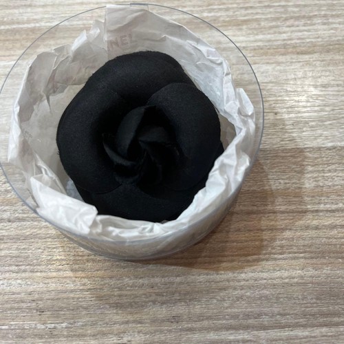 Chanel kamelie brosche schwarz - chanel,