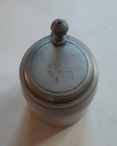 Bierkrug mit zinndeckel um - ,