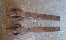 Zwei Schiebetorrollen