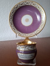 KPM-BERLIN,  Devisentasse mit UT - Campagnerform - mit Purpurfond um 1815