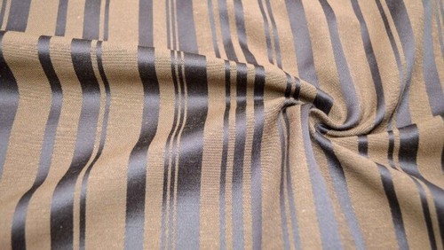 Jacquard braun gestreift