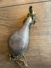 Pulverflasche, Pulverhorn Leder Messing, antike Waffen Vorderlader