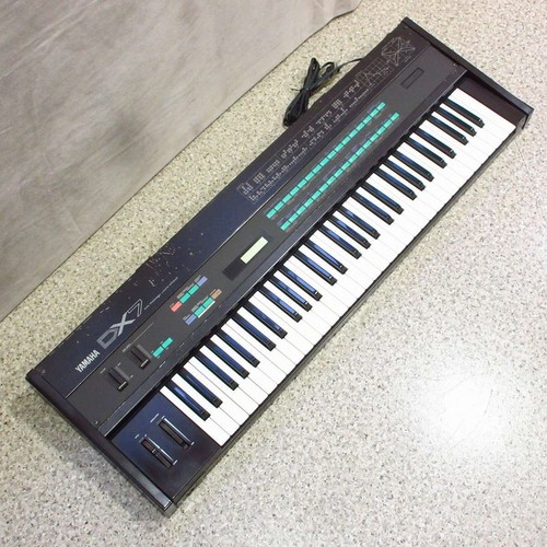 Yamaha dx7 synthesizer 61 - fm,
