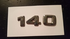 Oldtimer Mercedes Emblem 140 = sind einzelen Buchstaben - Reste vom Klebeband