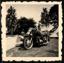 2 Fotografien HO-Foto, Suhl, Motorrad Pannonia mit Seitenwagen, mit Krad-Gespan 