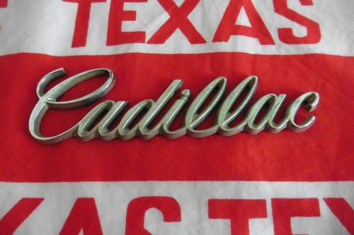 Cadillac schriftzug silber - schriftzug,