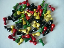 sehr alte Spiel Kegel aus Holz 4x15 Stück in vier Farben + 1 Würfel H