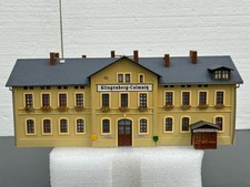 Bahnhof, gebaut aus Plastikbausatz, Spur HO, guter Zustand