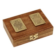 Spielkarten in Holzbox