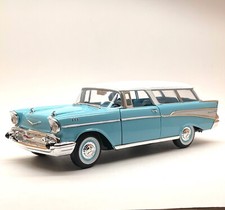 Road Signature Chevrolet Nomad Kombi Bj.1957 in blau weiss, OVP, 1:18, D053