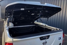 Gas Struts fit Nissan Navara