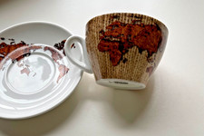Kaffee Tasse + Untertasse, Fine Porcelain ChaCult 21035 Hamburg, Dekor Weltkarte