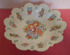 Alte Obstschale,  weiß, handbemalt, cirka 29 cm Durchmesser, gebraucht, gest.