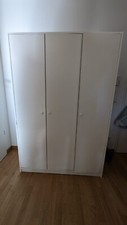 Kaum benutzter Kleiderschranka