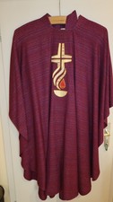 violettes Messgewand mit