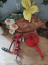 2 Alte Küchengeräte Mohnmühle rot Gusseisen Küche Garten Deko Shabby Brokante 