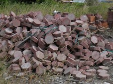 Betonsteine sechseckig rot stückweise