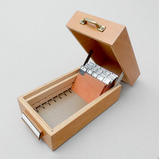 großer Karteikasten DIN A7 Holz Metallboden Hammerschlag Register 50er 60er Jahr