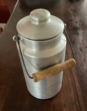 Vintage Aluminium Milchkanne mit Holzgriff – nostalgisch, ca. 2 Liter, Deko / La