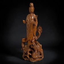 Guanyin auf Drache Holz Figur