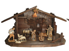 Alte Weihnachtskrippe/Krippe/Stall Holz Grödner Tal? Antik? geschnitzte Figuren