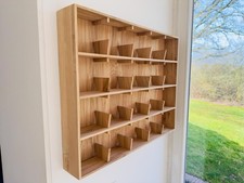 Tassenregal aus massivem