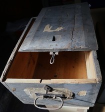 alte holzkiste mit deckel, ca