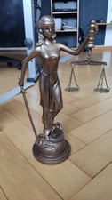 Frauenfigur Justitia Skulptur