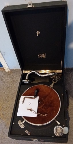 Altes grammophon phonograph - /,
