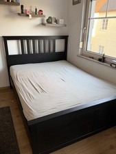 Schwarzes IKEA HEMNES Bett
