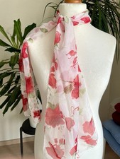 Rotes Halstuch mit Rosenmotiv