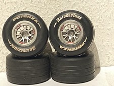 Ein Satz Räder(vier Stück ) Ferrari f2004 Kyosho/DeAgostini ohne Einlagen.