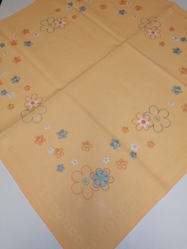 Tischdecke handgestickt