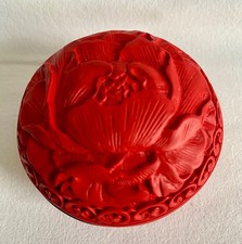 China Antiker Rotlack Dose Schmuckdose mit floralem Reliefdekor feine Handarbeit