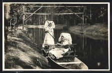 Frauen im Kahn, Tracht