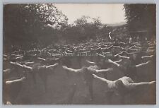 Frauen beim Balancieren auf